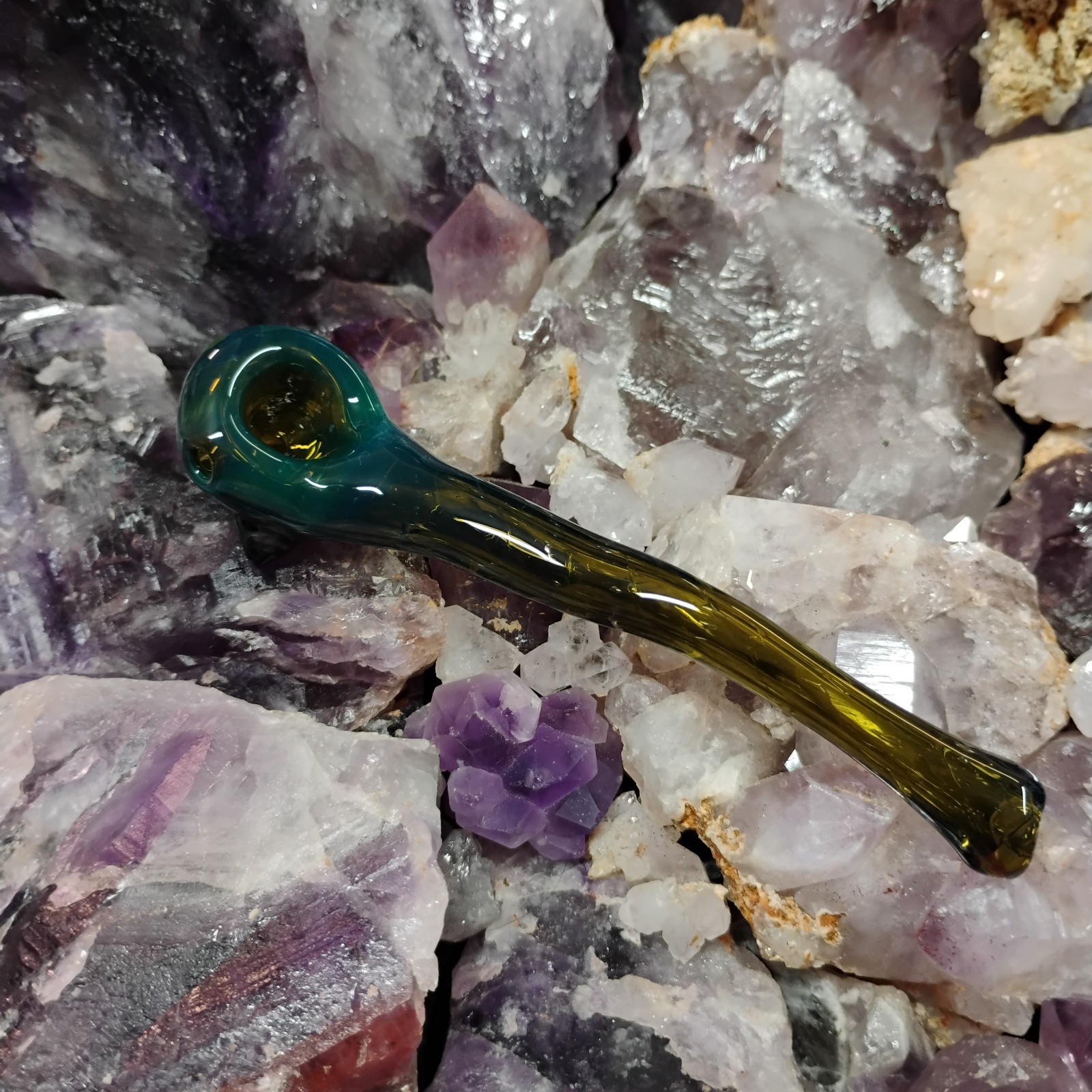 Dragon’s Eye Green and Silver Fume Glass Sherlock Short Gandalf Pipe
