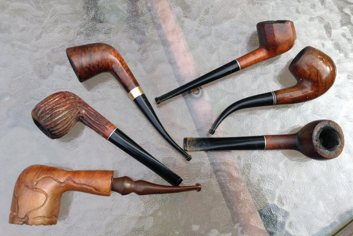 Vtg Duk-It walnut 8 pipe rack 12″ x 6″ oval shape w/glass tobacco jar & 6 pipes