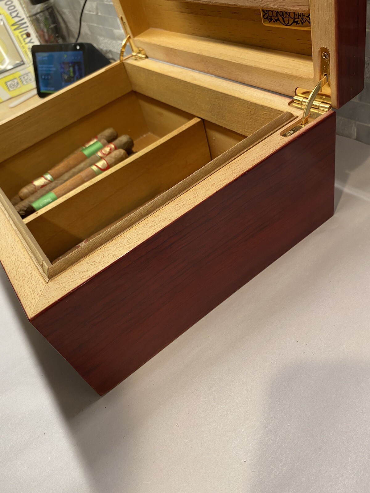 CONOSCERE WOOD HUMIDOR WITH SPANISH CEDAR LINING
