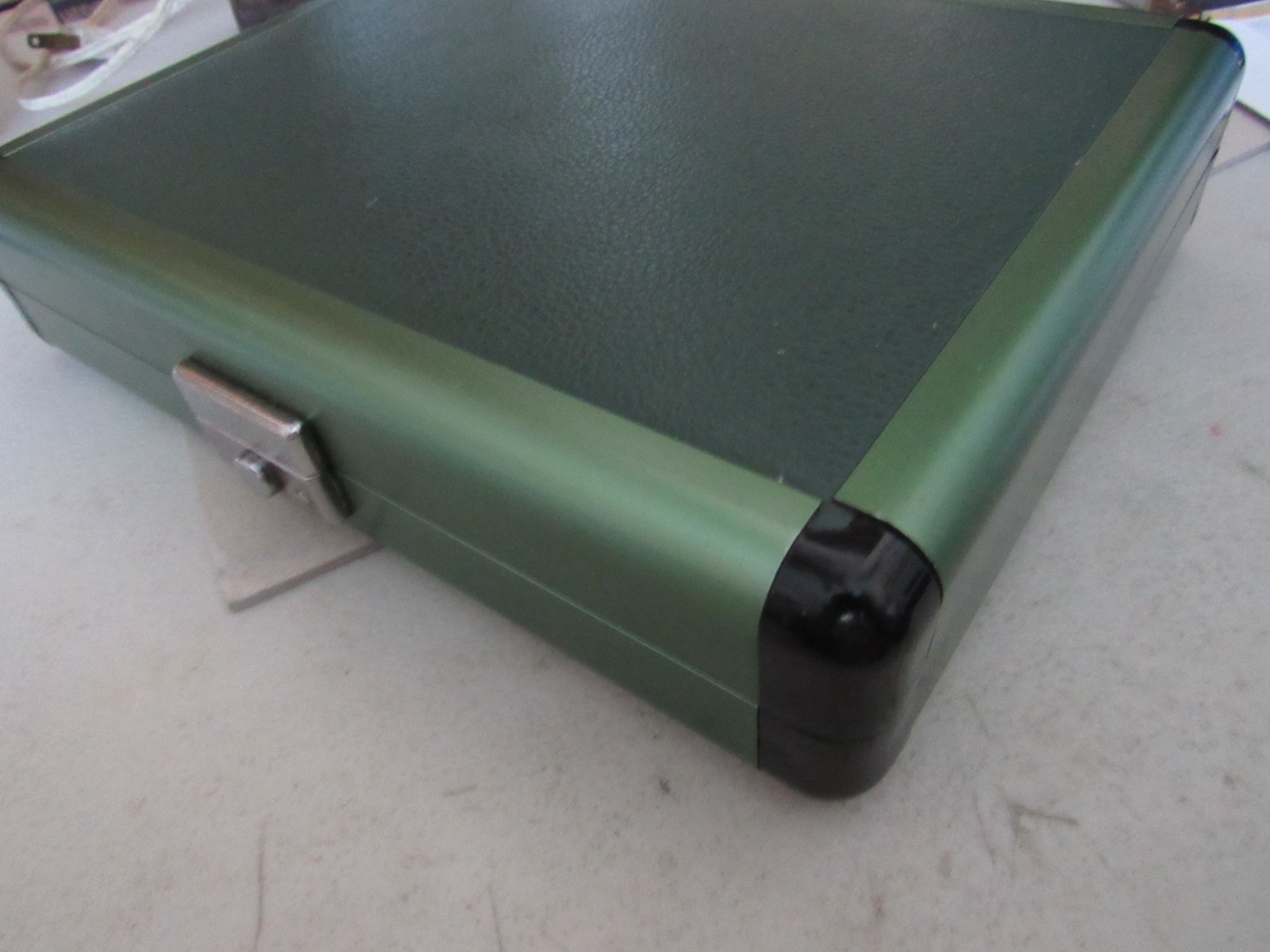 ALUMINIUM TRAVEL CIGARS HUMIDOR INLAID CEDAR NEW ON CASE LIGHT GREEN ANODIZED