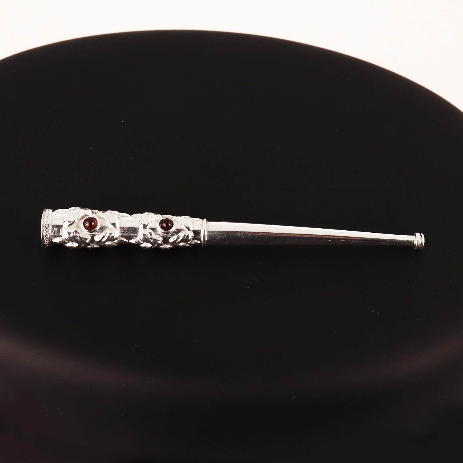 Cigarette holder for Regular Cigarettes with Garnets Made of Stainless Steel