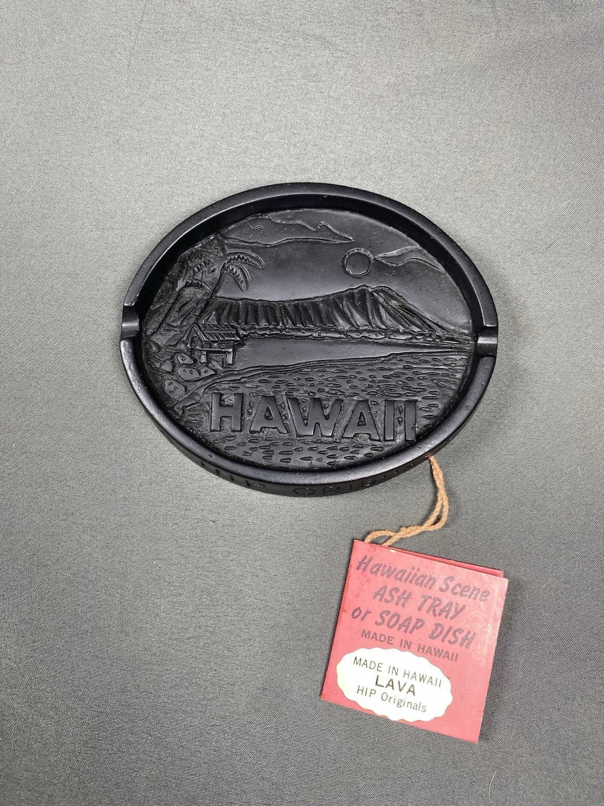 VINTAGE HAWAIIAN LAVA ASHTRAY/SOAP DISH ‘A HIP ORIGINAL’ VOLCANO SCENE W/ TAG