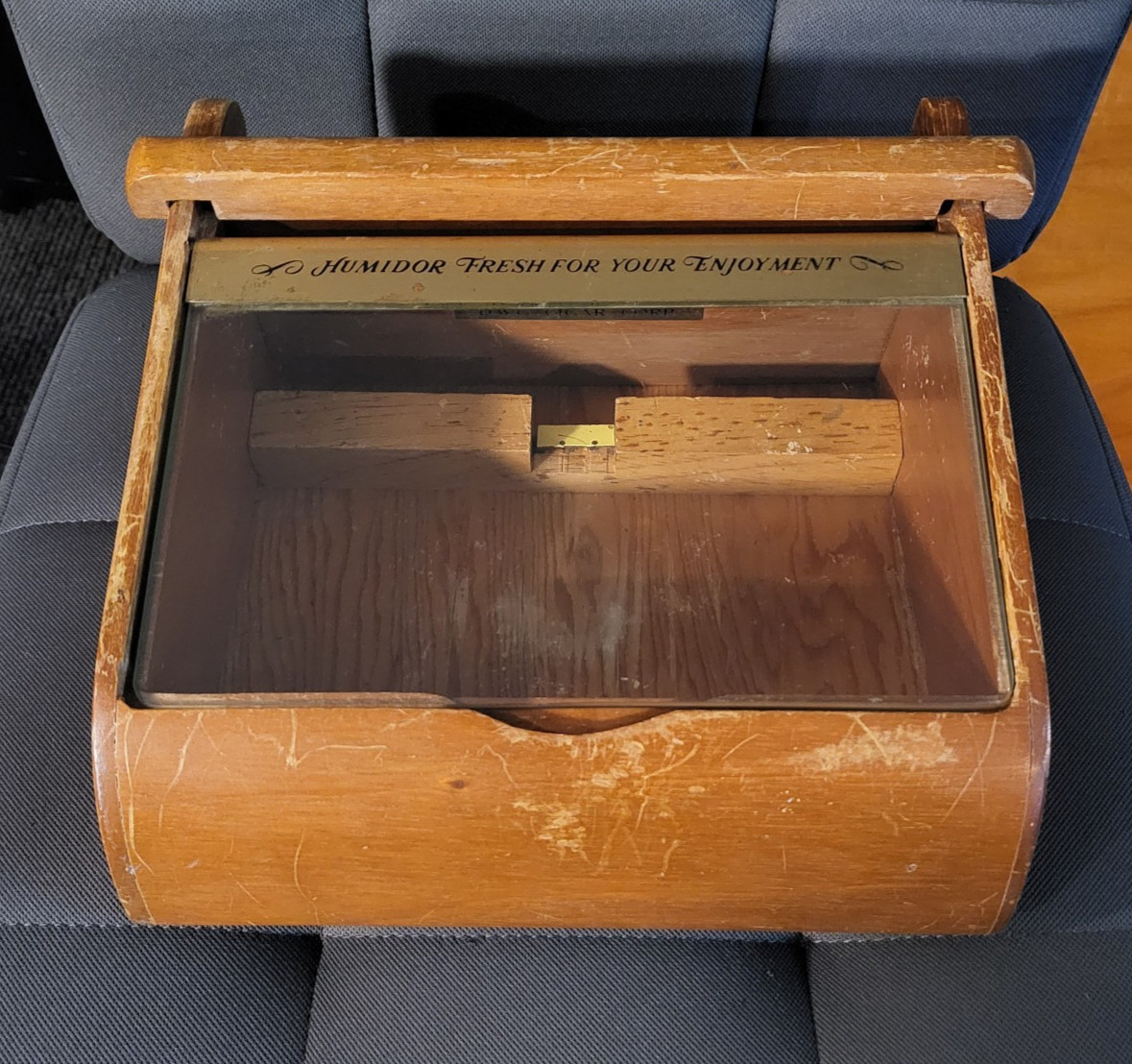 Vintage Wooden Cigar Box/Display Glass Door – DWG Cigar Corp