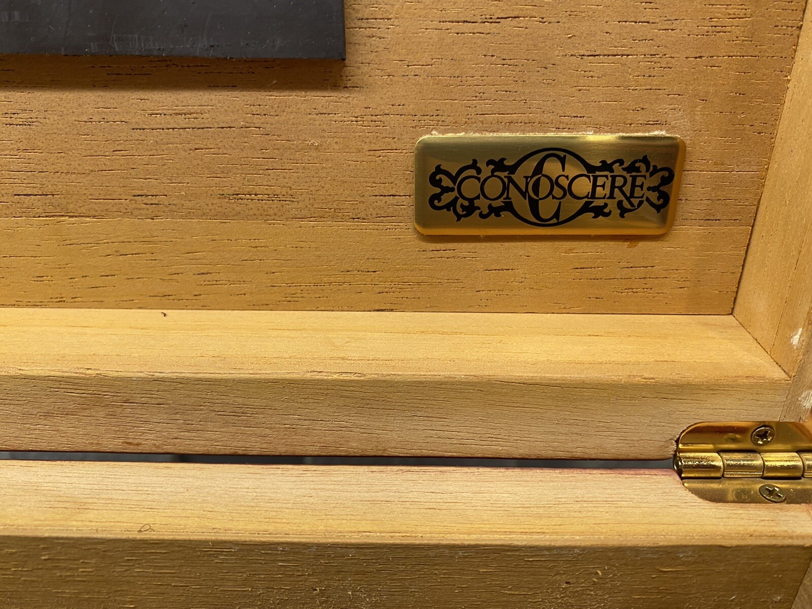 CONOSCERE WOOD HUMIDOR WITH SPANISH CEDAR LINING