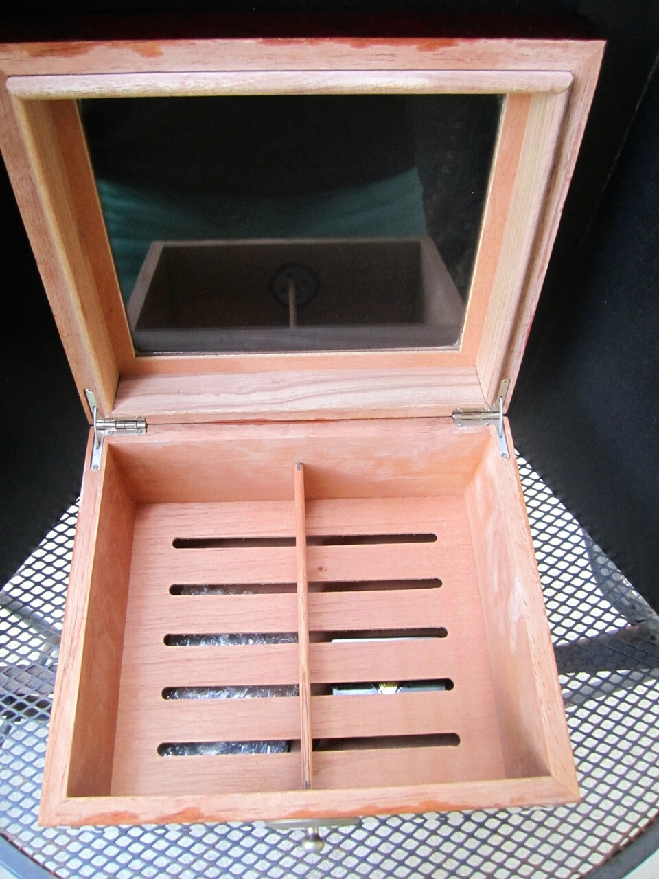 Cherry Chalet Glasstop Humidor w/ Drawer – New !!!