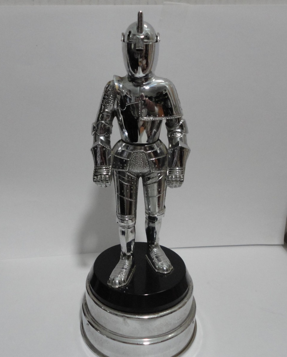 C1950 KNIGHT by HAMILTON INTERN. TABLE LIGHTER THORENS MUSIC BOX SWISS MADE