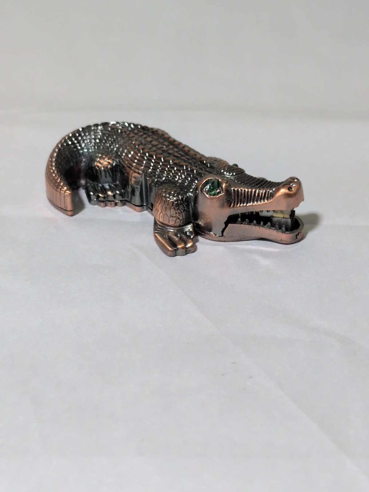 Alligator W/ Green Eyes butane Lighter Tabletop Novelty.