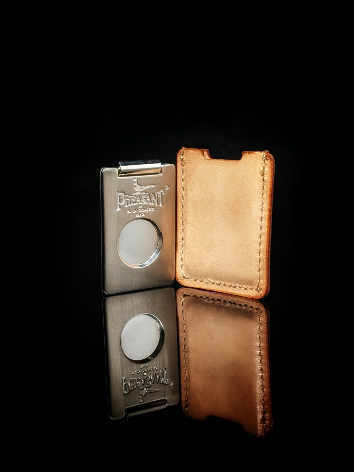 Pheasant by R.D.Gomez Stainless Steel Cigar Cutter Vaquetilla Beige Leather NIB