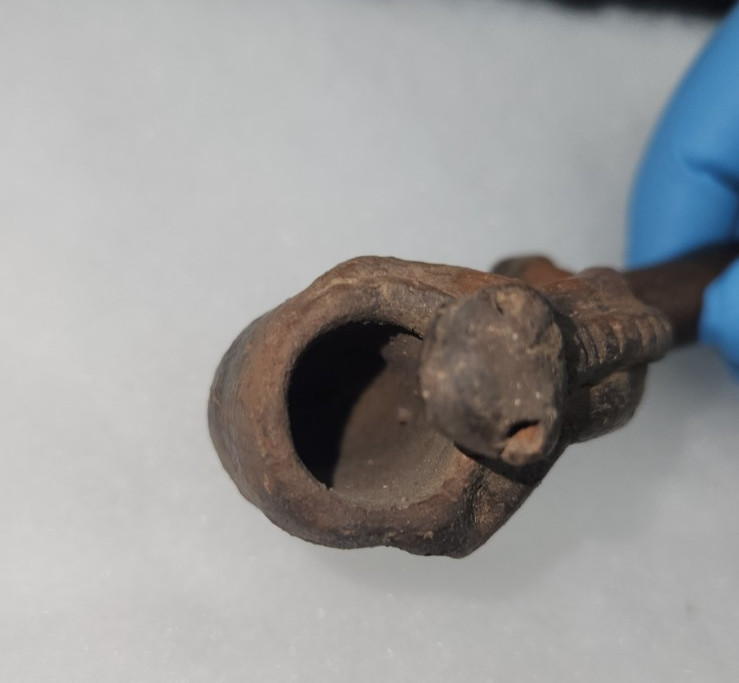 Antique Primitive Hand-Carved Stone Rock Tobacco Pipe Lizard Feature