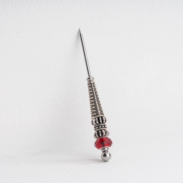 Princess Charm Beaded Cigar Poker, Red and Silver Dagger Cigar Nubber for Women