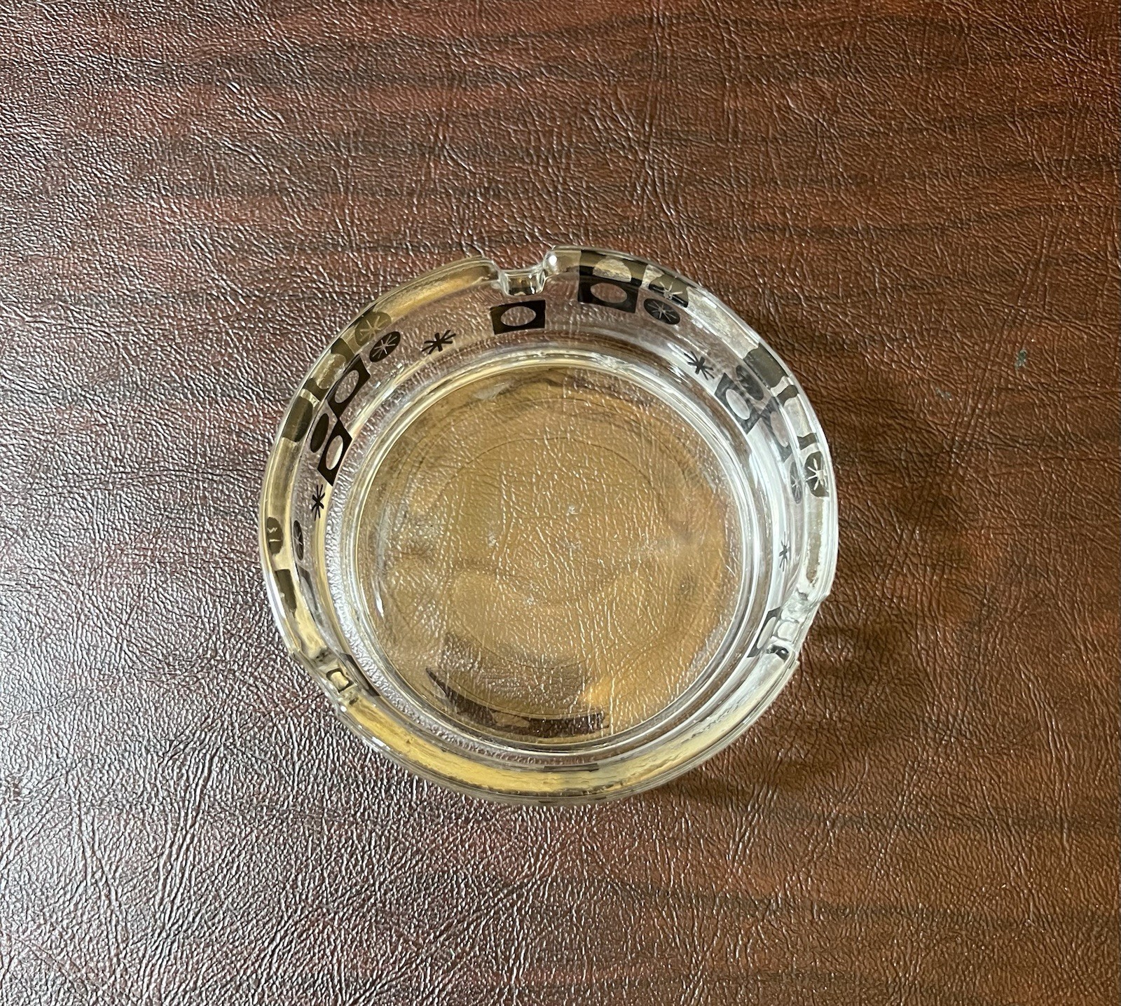 Vintage MCM Atomic Starburst Glass Ashtray Black Geometric Round 4″ Mid Century