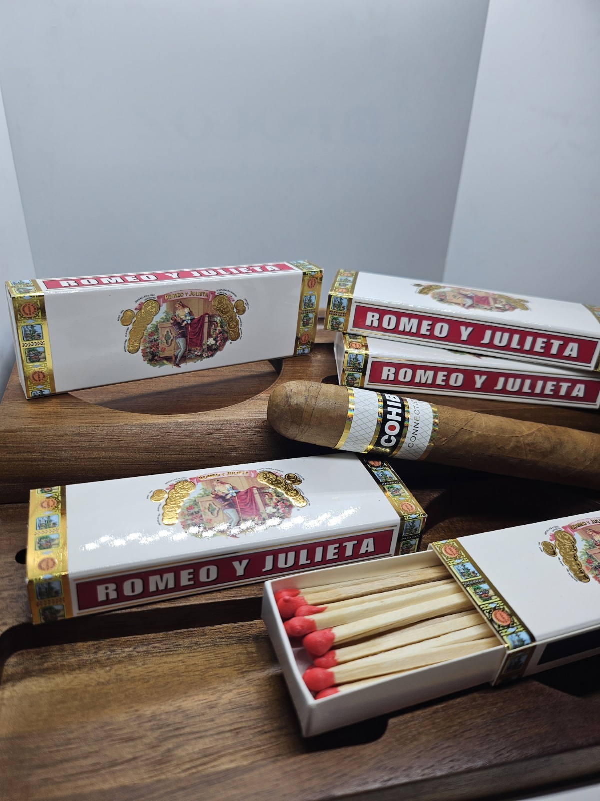ROMEO Y JULIETA 4 inch COLLECTIBLE HOME BAR Display 1 box of 20 CIGAR MATCHES