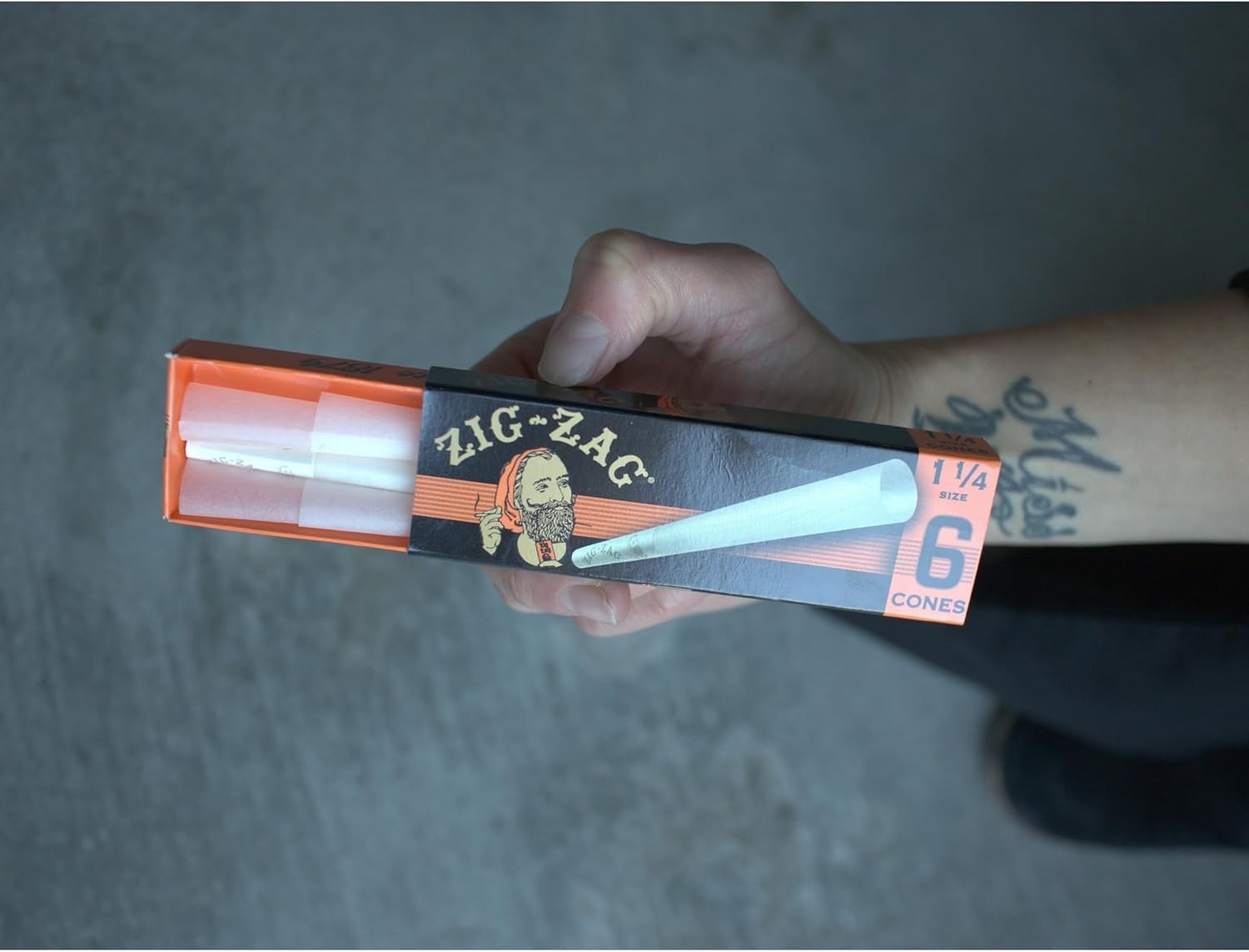 ZIG-ZAG Pre Rolled Cones 1 1/4 Size Ultra Thin 36-Pack (216 Cones), Natural