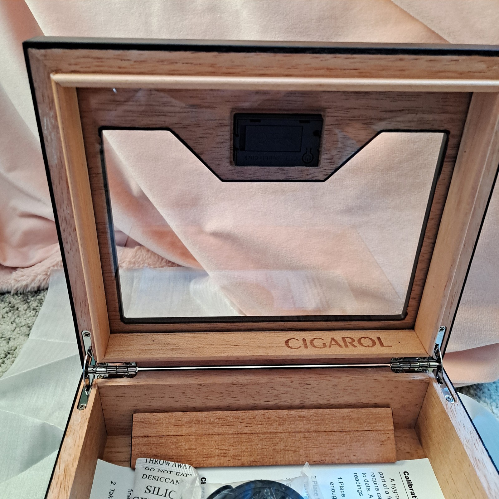 Cigar Humidor Box Glass Cedar Wood Lining, Adjustable Vent Storage Drawer