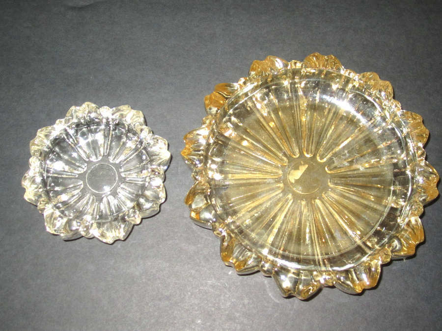 Vintage set of 2 round Glass ashtrays Amber & clear