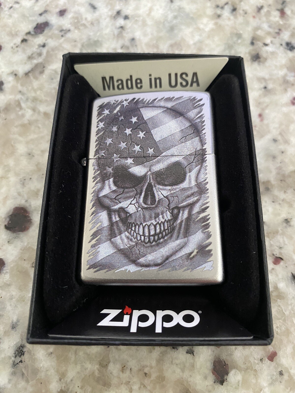 Zippo Distressed US Flag and Skull Patriotic Lighter Gray on Matte Silver – New