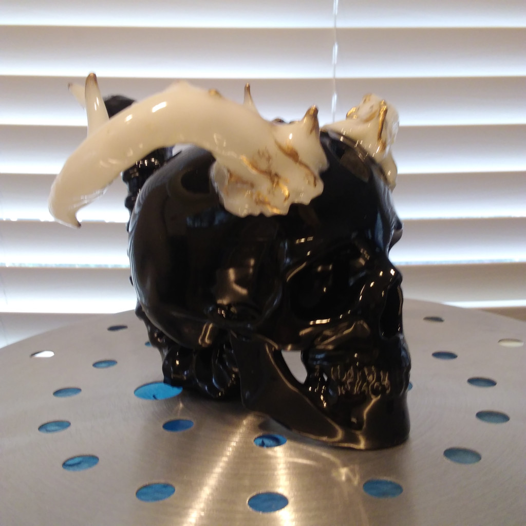 Skull Bong Bubbler – Glow in Dark Antlers – Deer King