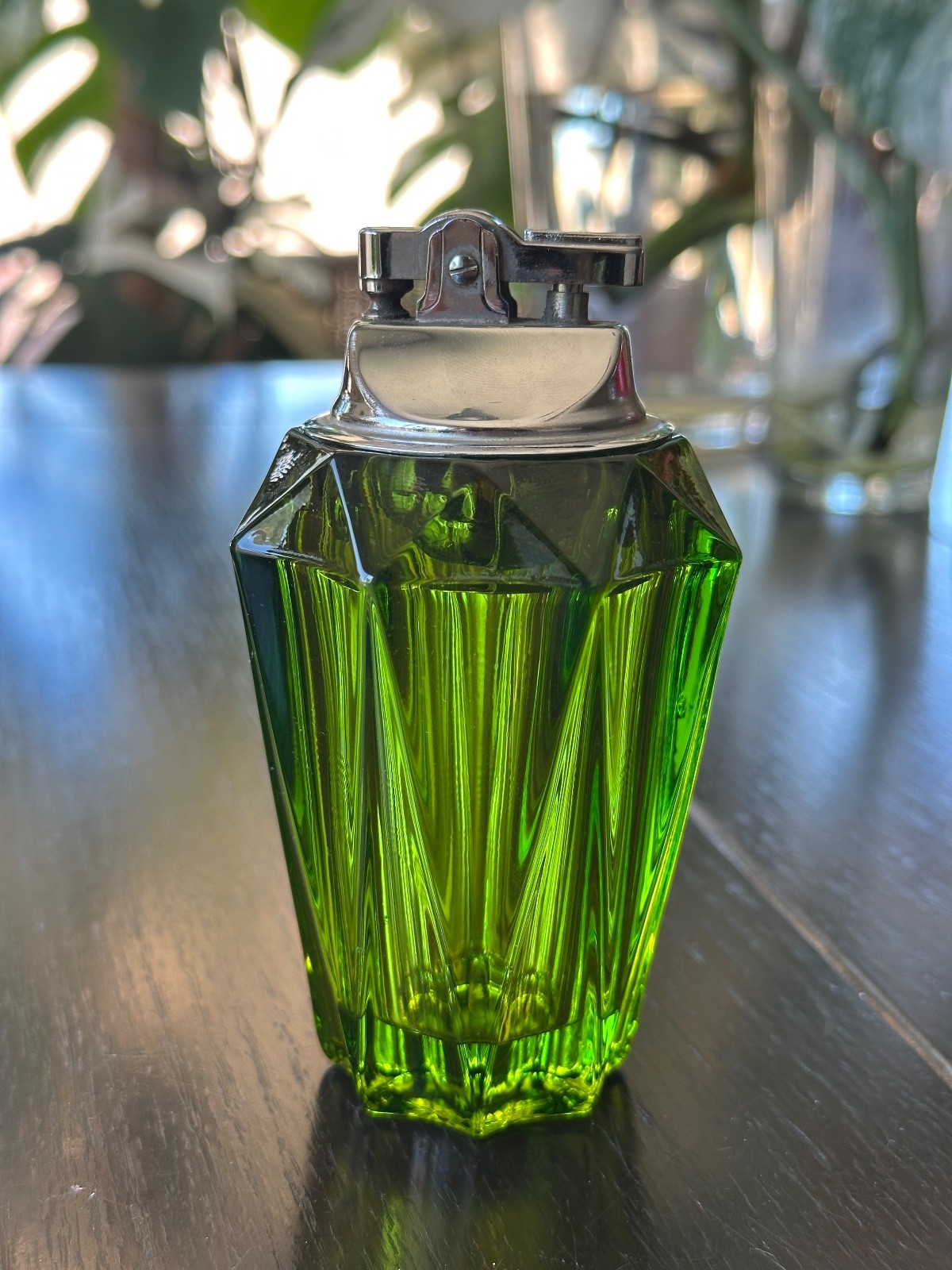 Vintage Viking Glass Diamond Point Table Lighter Avocado Green