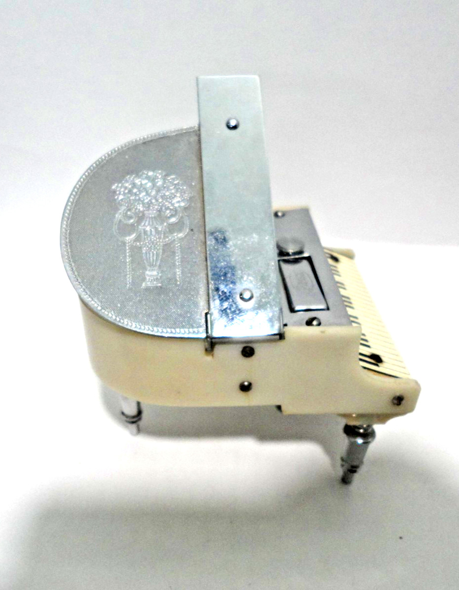 c 1945-52 PRINCE PIANO TABLE LIGHTER .MIOJ, (JAPAN). VERY RARE.