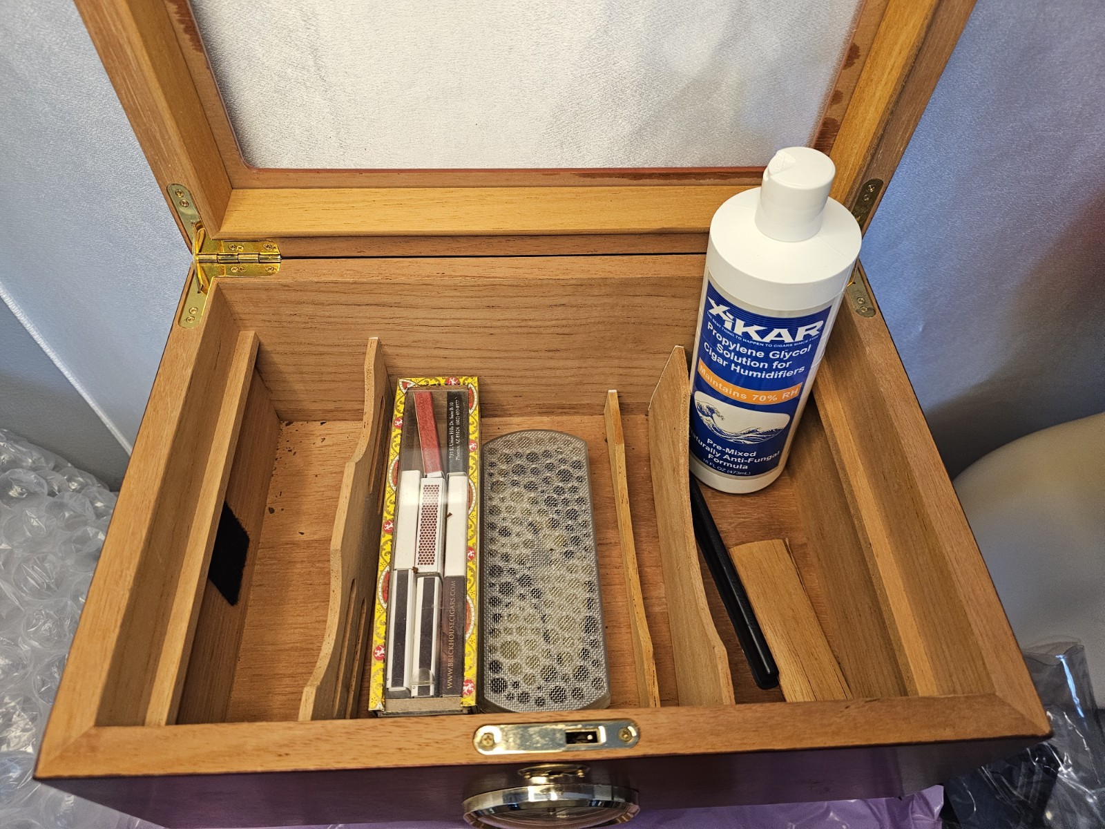 Beautiful Glass Top Westinghouse Cigar Humidor With Dividers. Cedar Lined