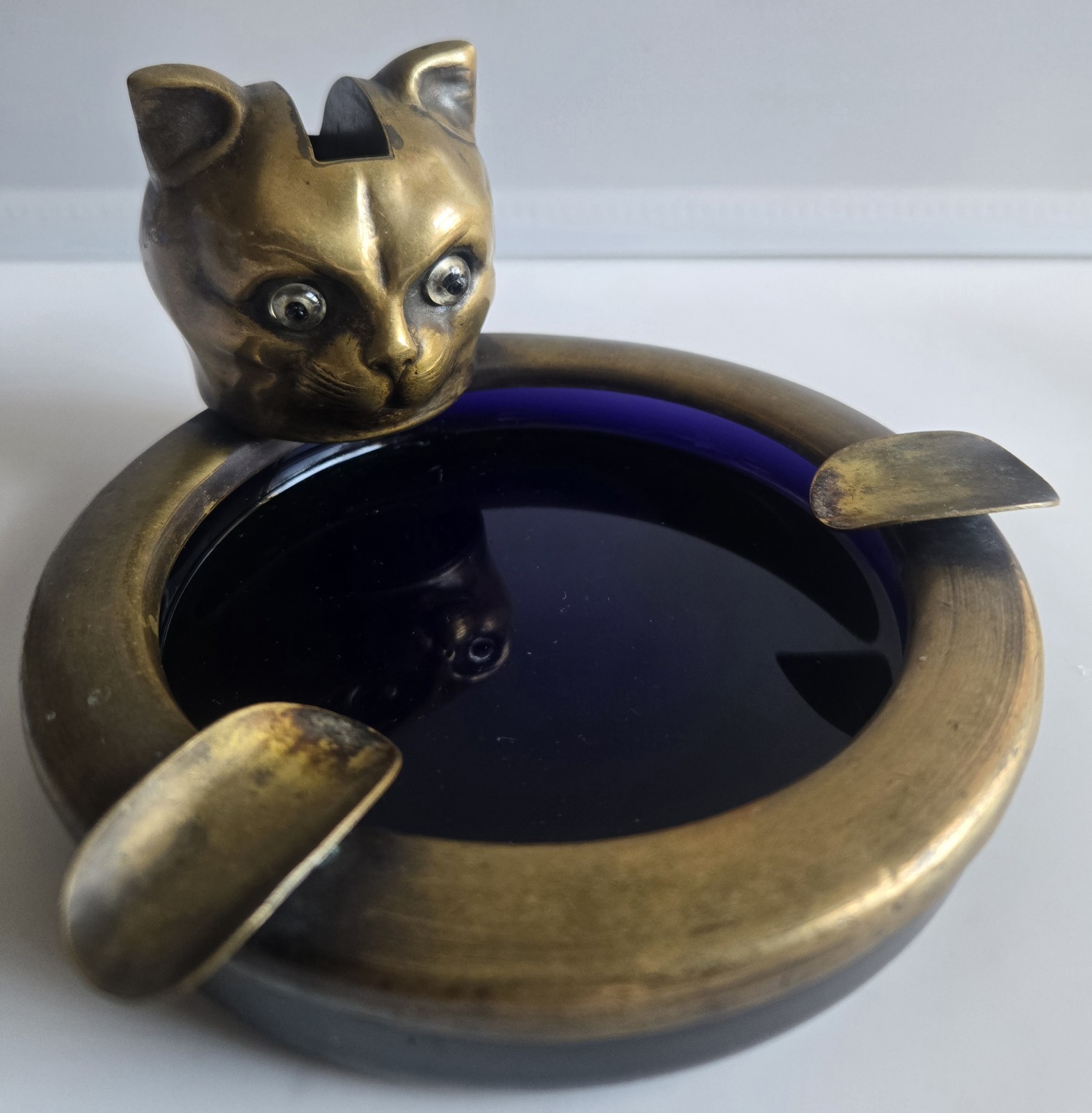 RARE ANTIQUE BRASS CAT HEAD GLASS EYES ASHTRAY PURPLE CRYSTAL INSERT