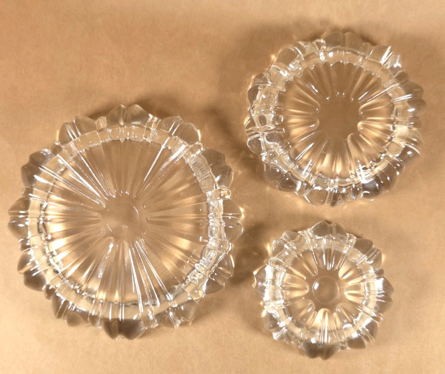 Vintage 3 Hazel Atlas Nesting Ashtrays Clear Glass Fluted Daisy Flower Shaped