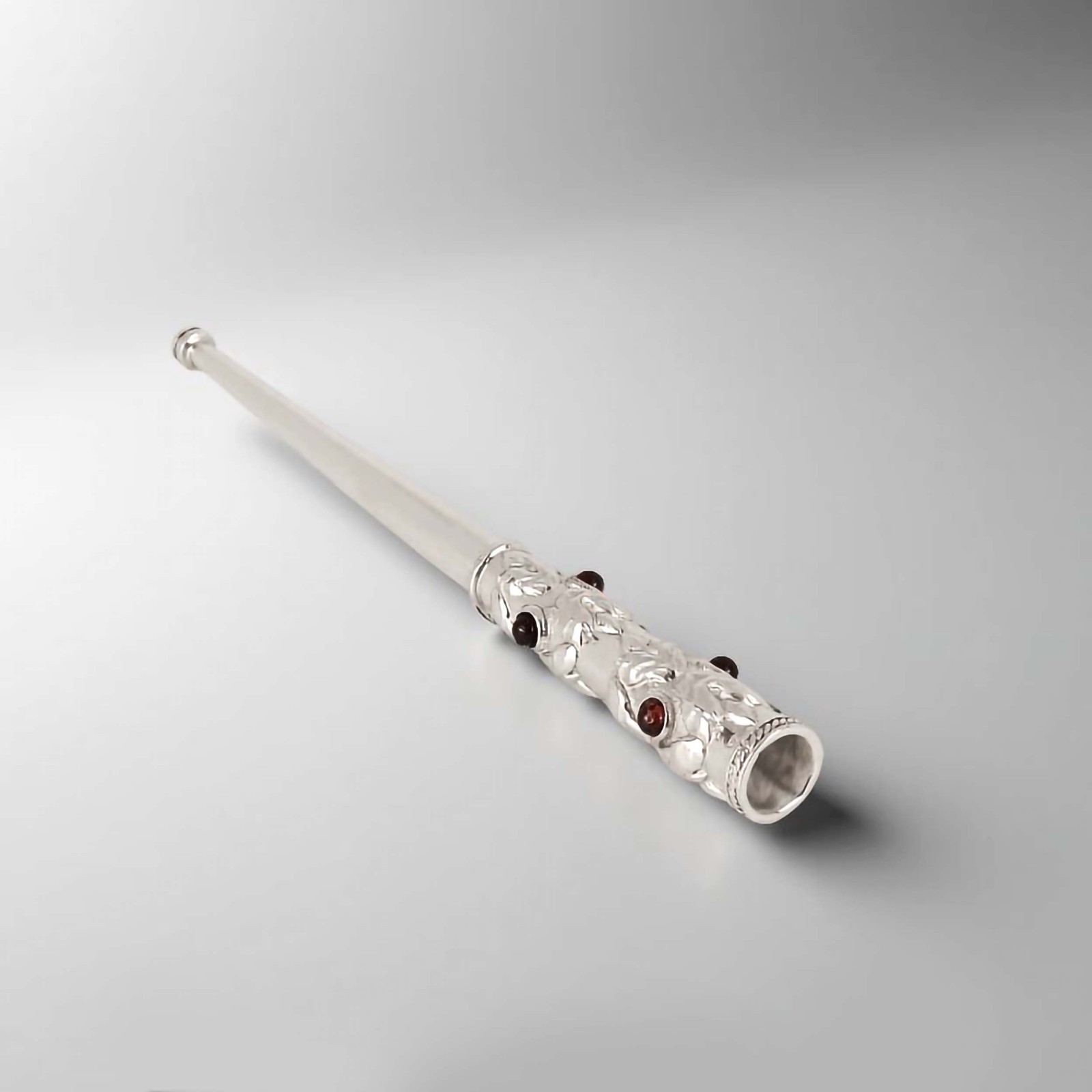 Cigarette holder for Regular Cigarettes with Garnets Made of Stainless Steel