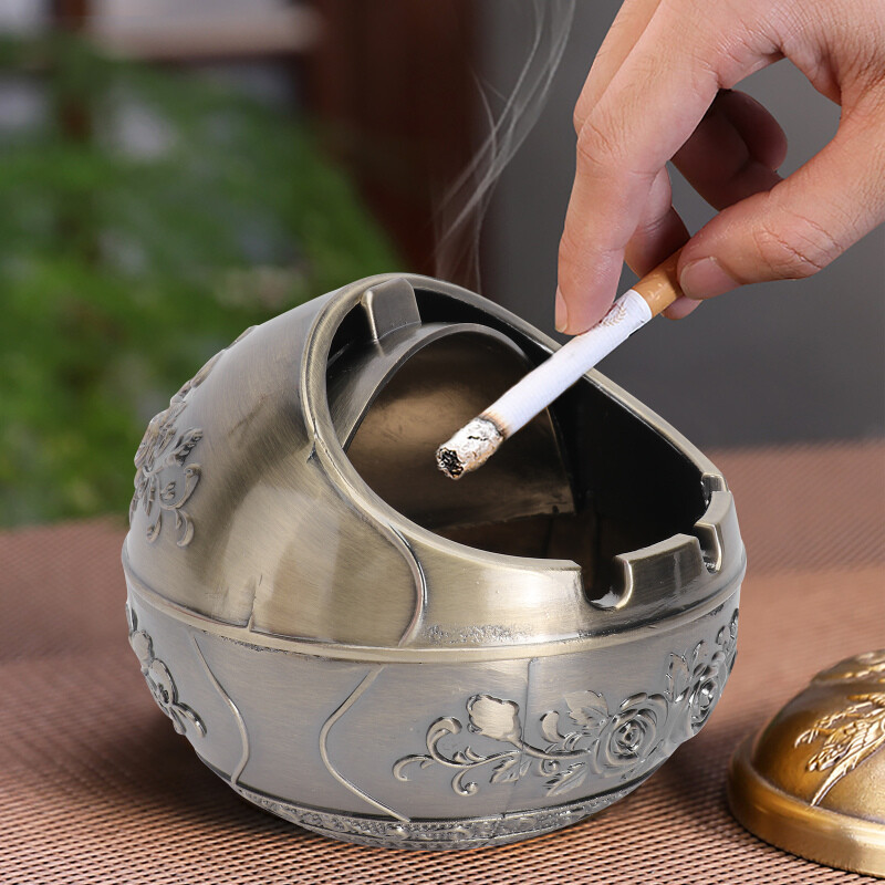 Portable Vintage Round Metal Windproof Rose Flower Pattern Ashtray Bar Push-cap