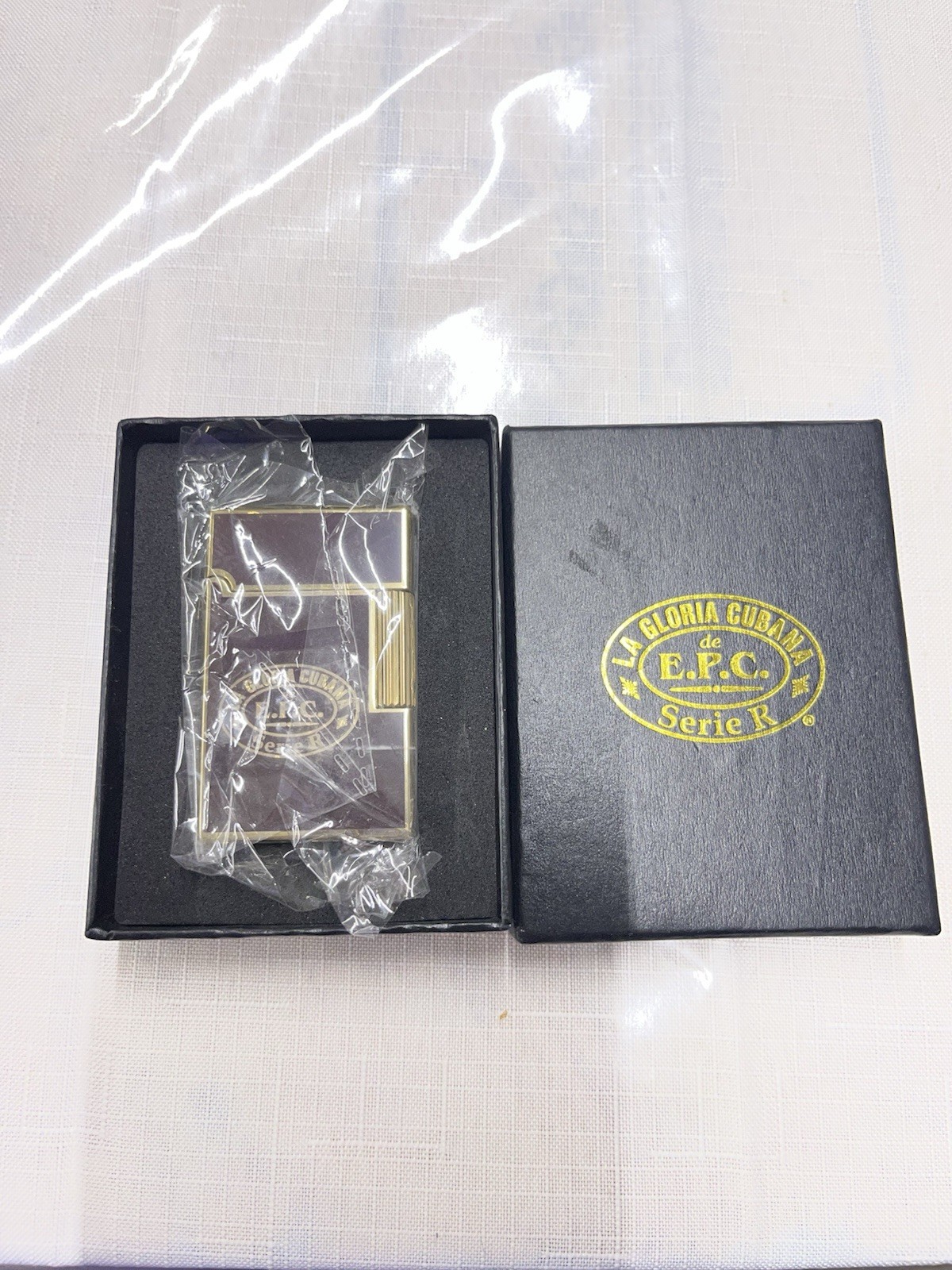 La Gloria Cubana de E.P.C. Serie R Cigarette Lighter Brown Gold NIB Never Used
