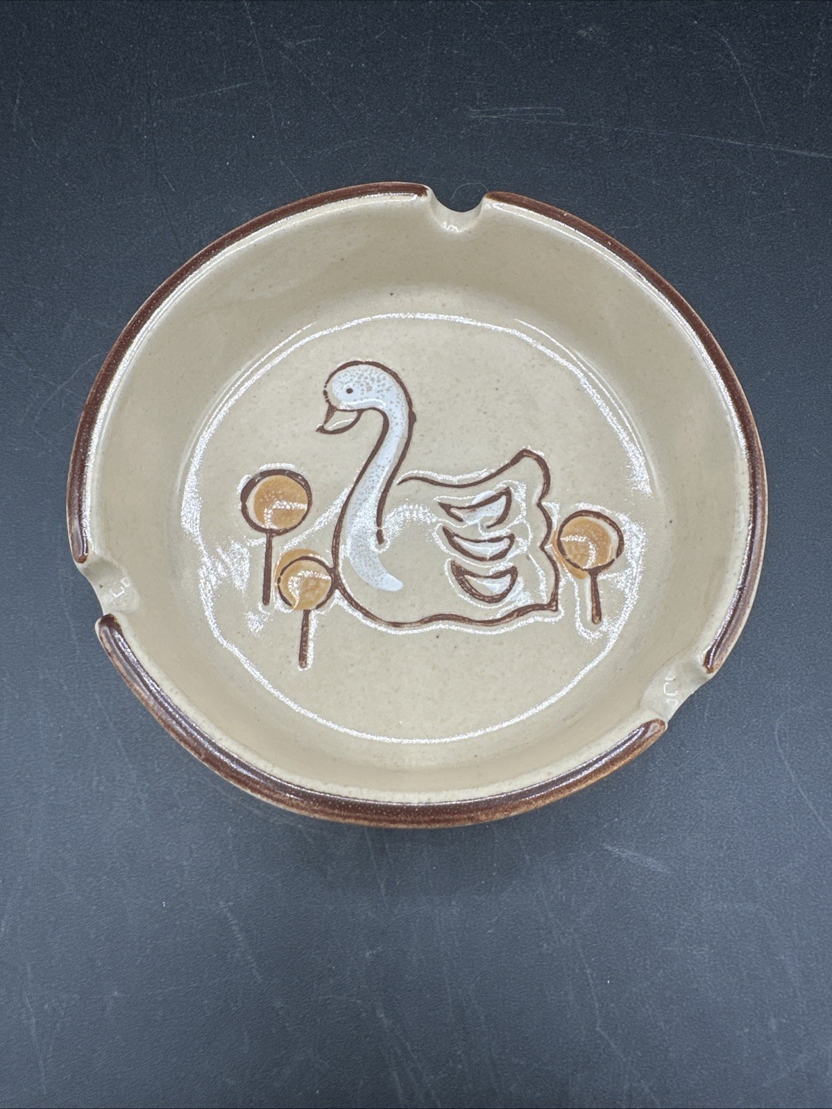 Vintage Ashtray Ceramic Swan Design 5″ Round 3-Cigarette Rests