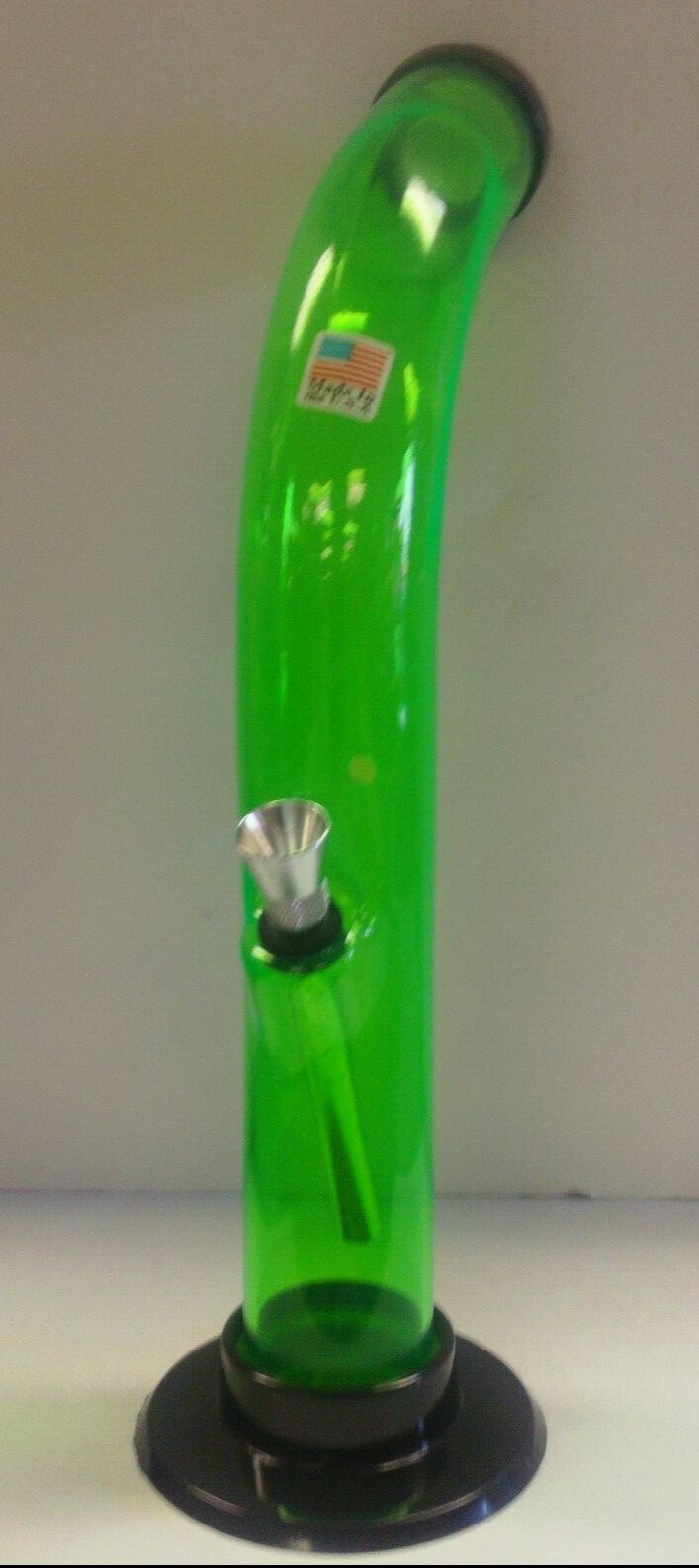 11″ ACRYLIC PLASTIC ROUNDED BEND EASY GRIP WATER PIPE WITH THUMB CARB LT GREEN