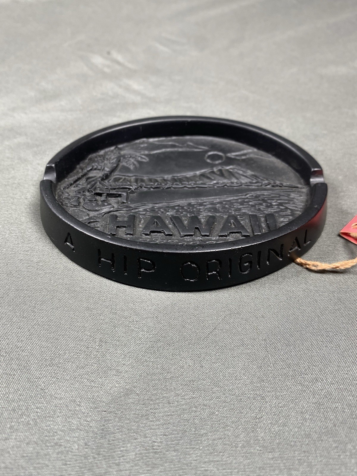 VINTAGE HAWAIIAN LAVA ASHTRAY/SOAP DISH ‘A HIP ORIGINAL’ VOLCANO SCENE W/ TAG