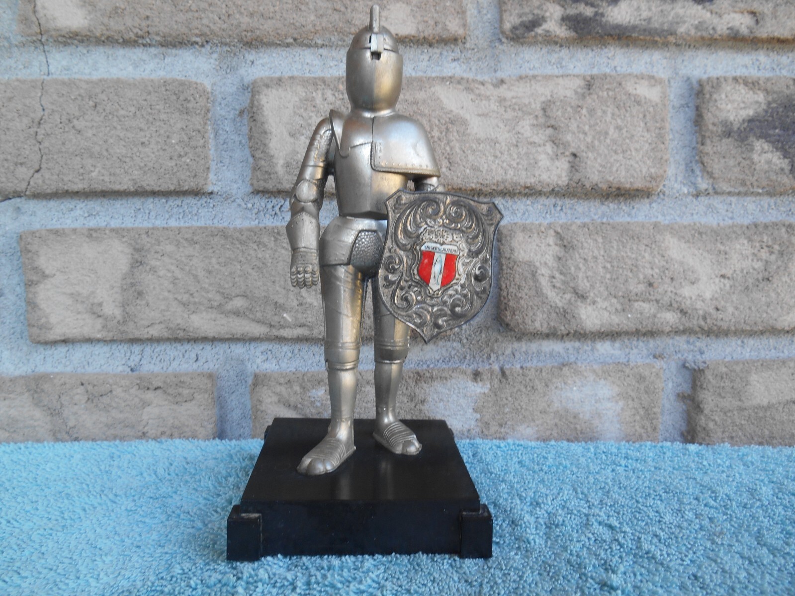 VINTAGE WELTZUNDER MODELL RITTER KNIGHT IN ARMOR TABLE LIGHTER. KAISERSLAUTERN