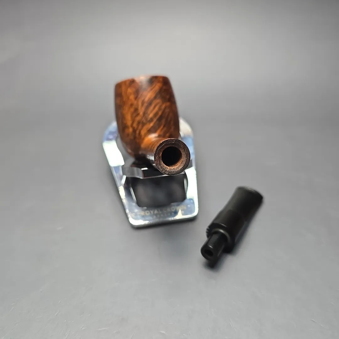 The Guildhall (Comoy’s) 212 Smooth Lovat Estate Briar Pipe, English Estates