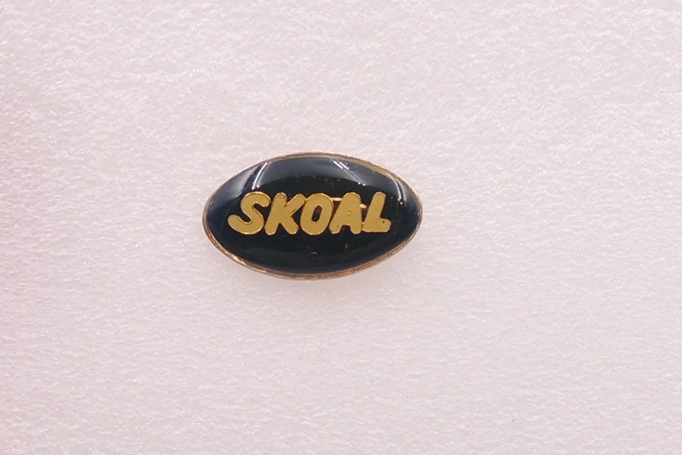 Vintage Blue Skoal Chewing Tobacco Lapel Pin Hat Backpack Tie Tack Oval