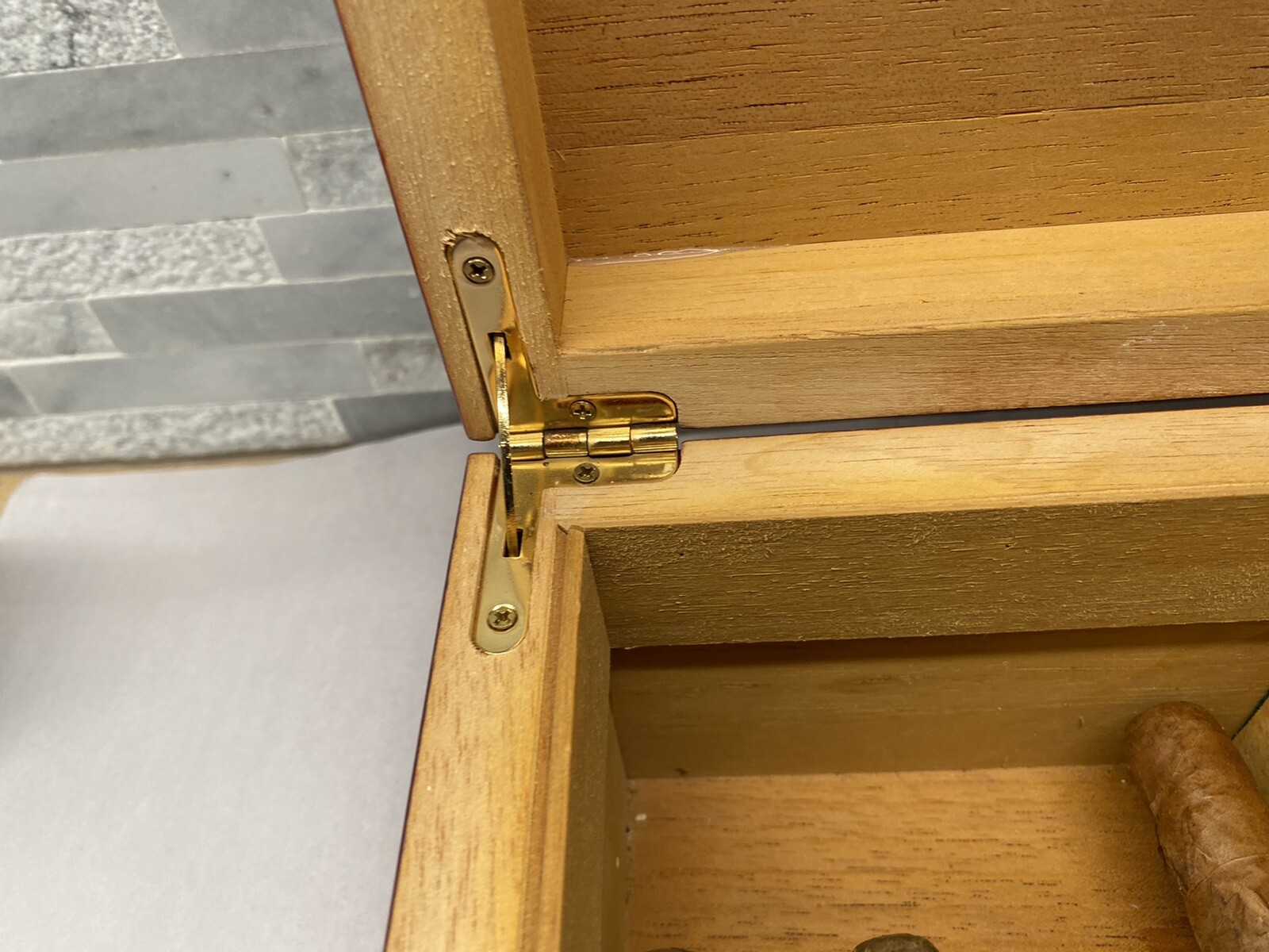 CONOSCERE WOOD HUMIDOR WITH SPANISH CEDAR LINING