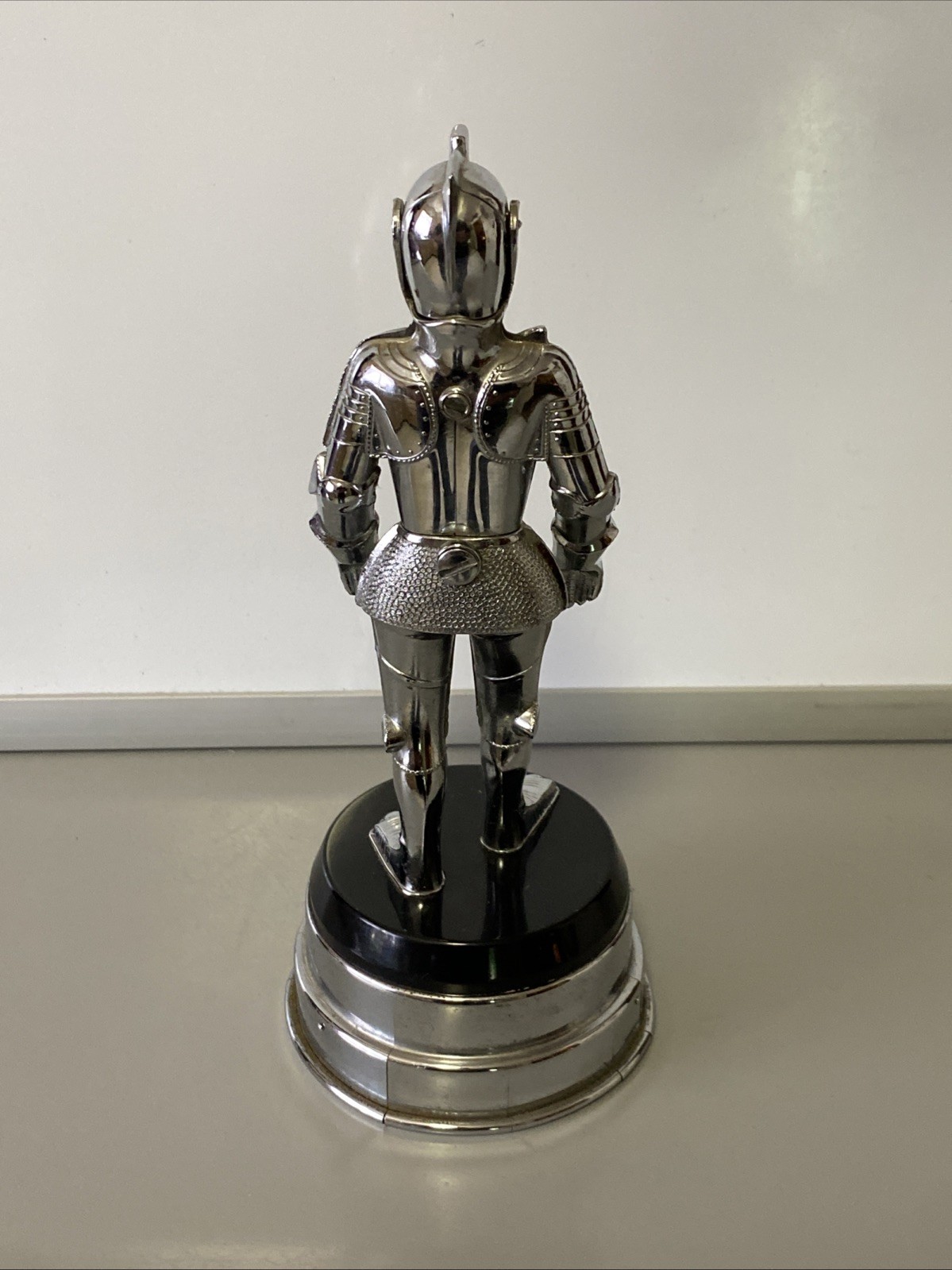 Vintage 8″ Metal Chrome Medieval Knight Figural Table Lighter Music Box
