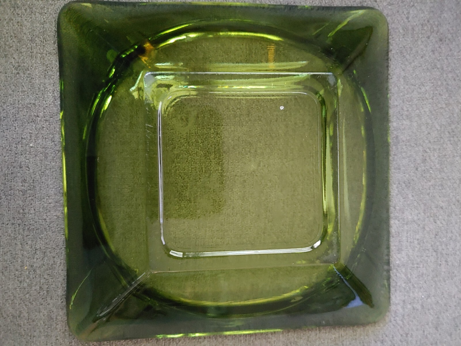 2 Clear Ashtrays Amber & Green 5.75 & 4.75″