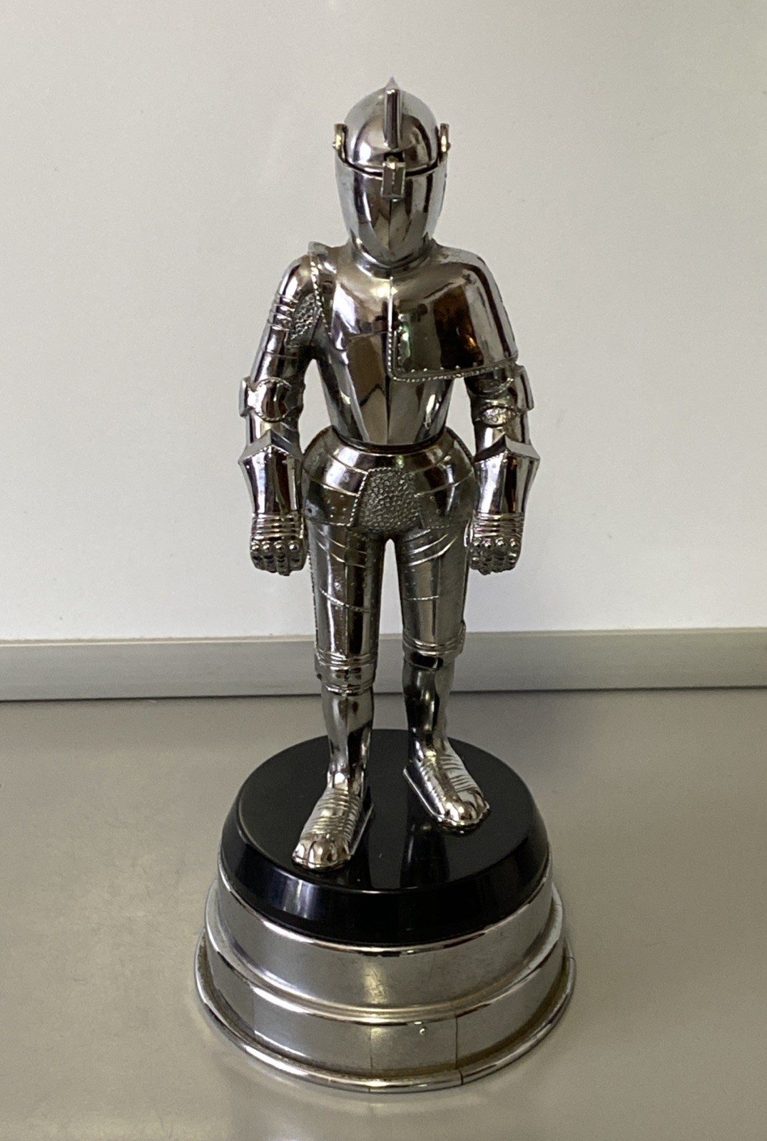 Vintage 8″ Metal Chrome Medieval Knight Figural Table Lighter Music Box
