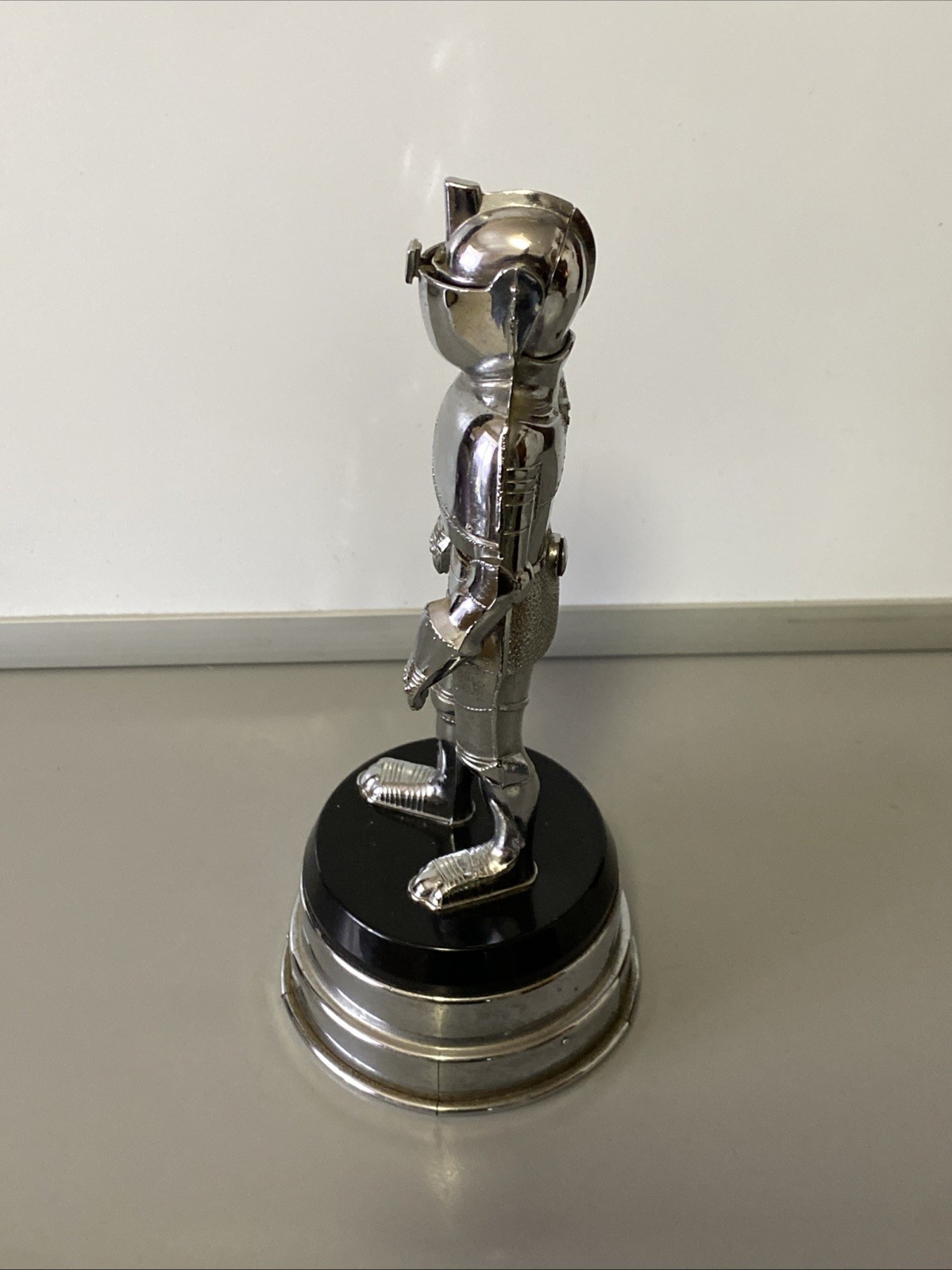 Vintage 8″ Metal Chrome Medieval Knight Figural Table Lighter Music Box
