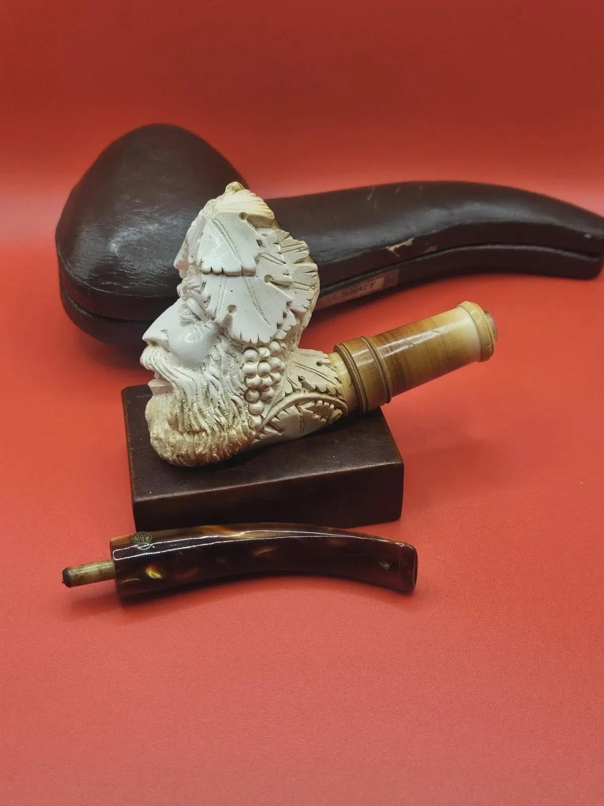 Gorgeous Vintage CAO Estate Hand Carved Meerschaum Pipe With Case
