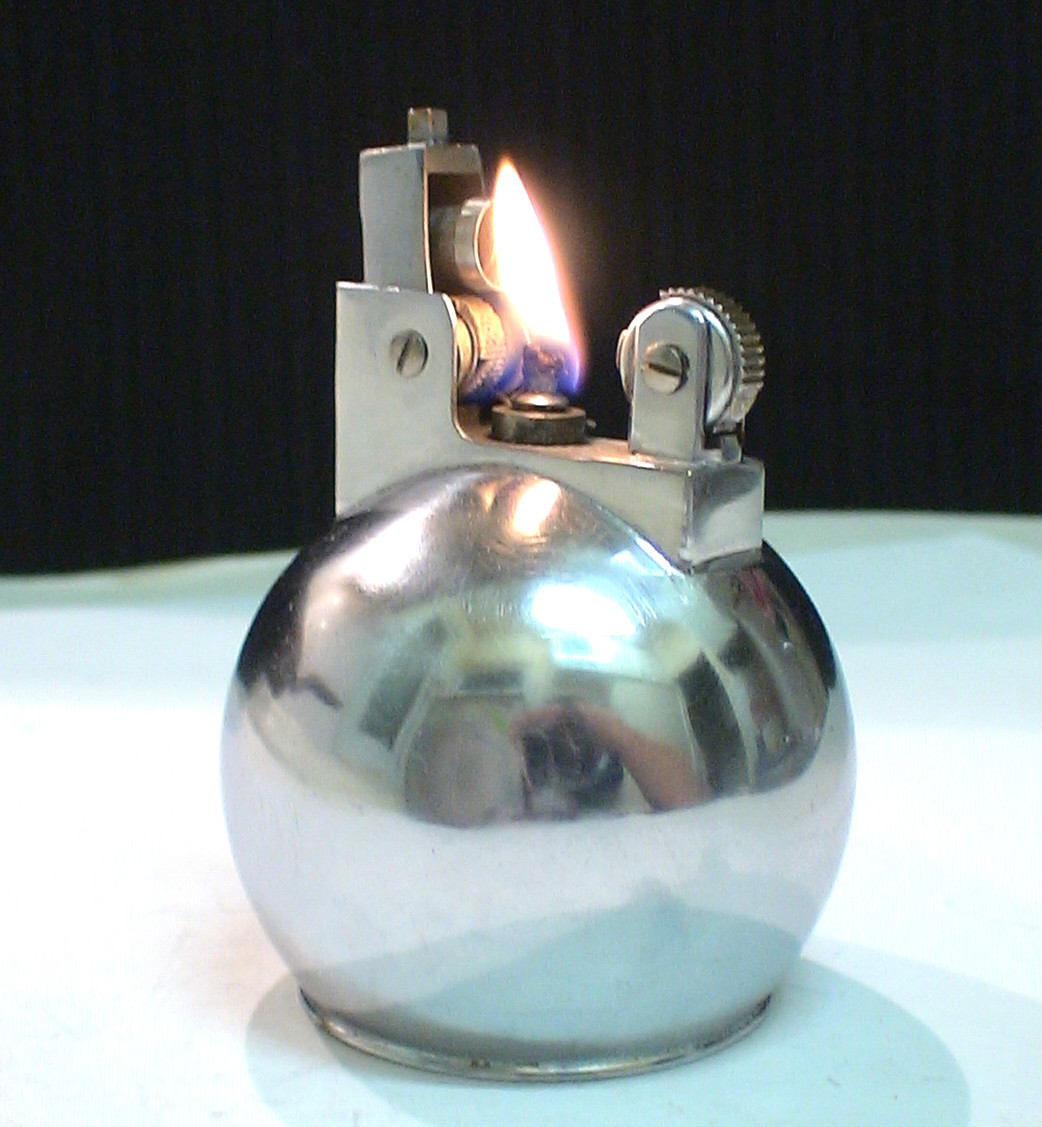 BRIQUET * the Ball by DANDY * Automatic Lighter Feuerzung Accendino no thorens