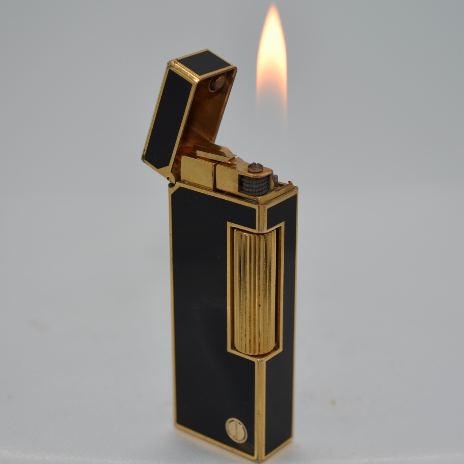 With D Mark Dunhill Lighter Gold/Black_Ultrasonically Cleaned_WORKING_B