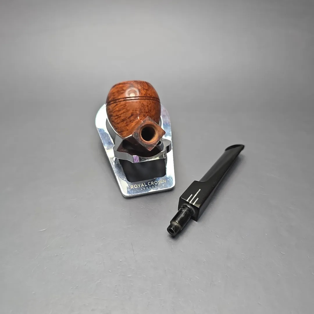 The Guildhall (Comoy’s) Classic 237 Smooth Estate Briar Pipe, English Estates