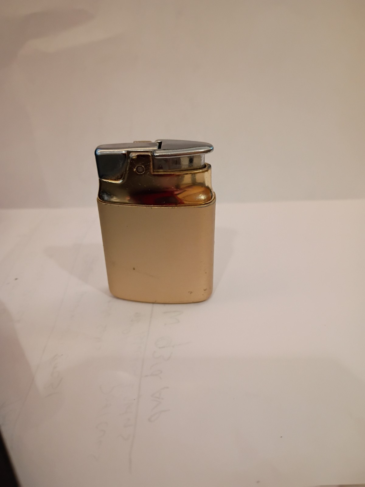 Vintage gold Ronson Pioneer Lighter Excellent Condition.