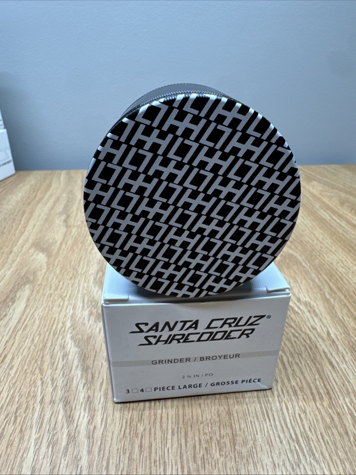 Santa Cruz Shredder Large 4 Piece Grinder 2.8″ w/ Textured Grip – Black