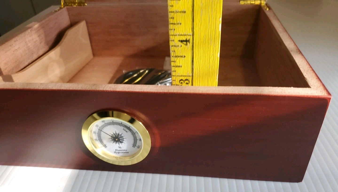 Humidor Royal Glass Top Cedar Lined Cigar Box Up To 50 Cigars-Brand New