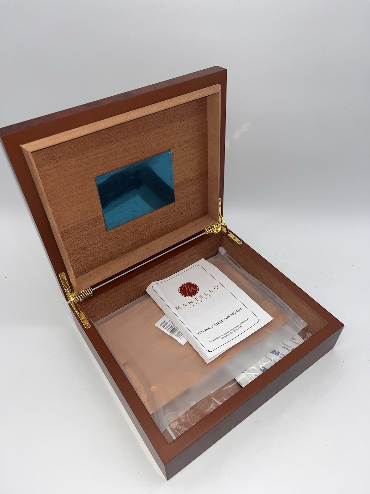 Cigar Humidor Cherry Finish Box Holds 15-25 Cigars Hygrometer Storage Case