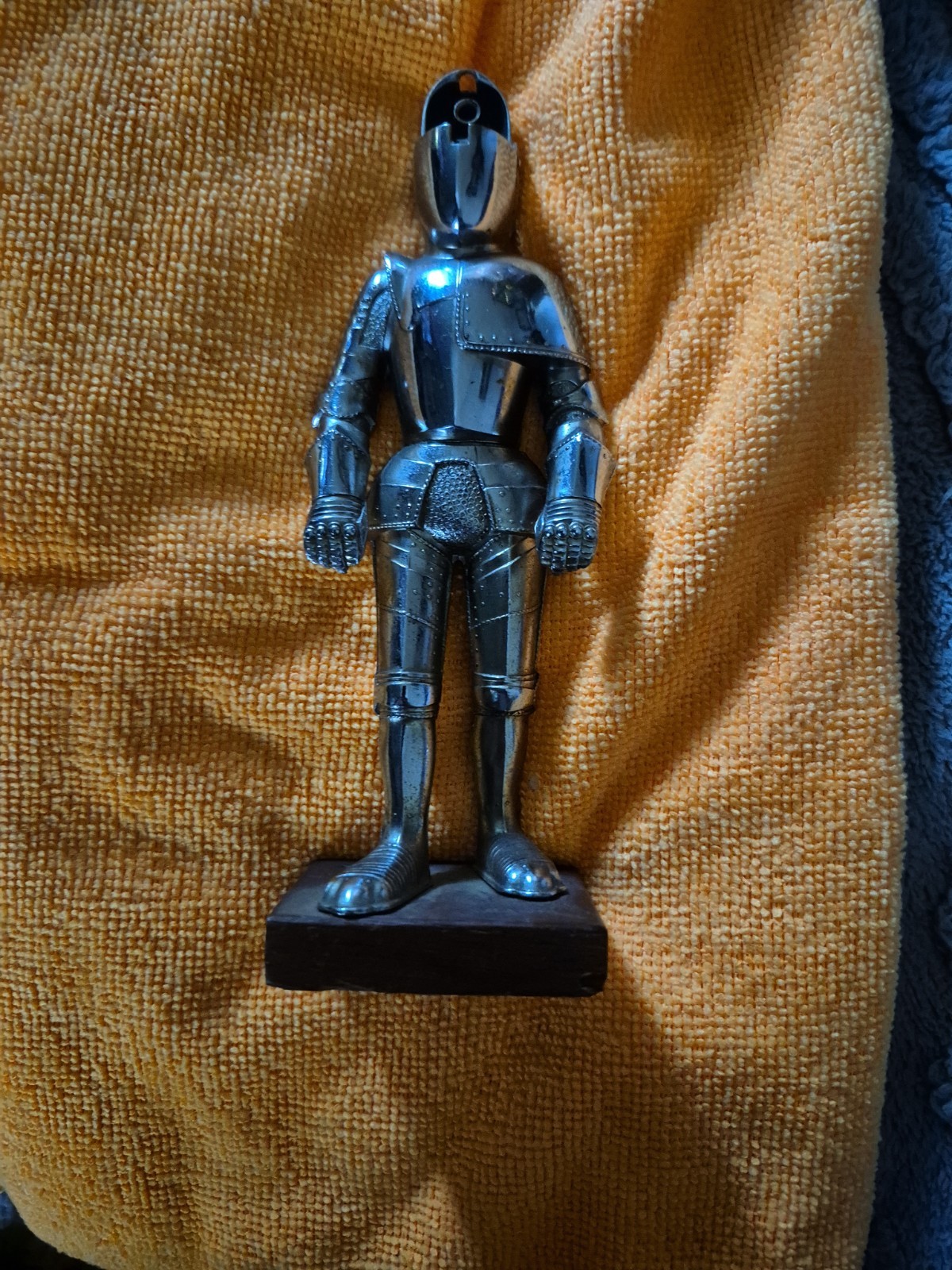 chrome knight table lighter X2 One Good For Parts.