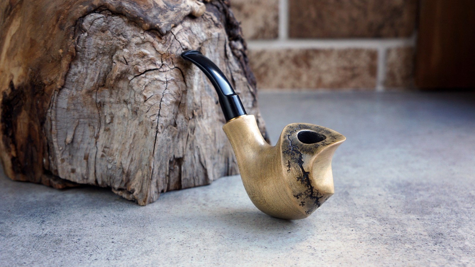 Handcrafted Wooden Tobacco Pipe with Lightning Pattern, Pear Wood Smoking Pipe